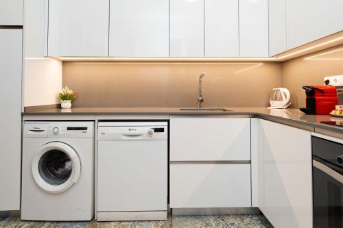 Apartamento Modernista 230 m - 7 Hab - Gran Vía Eixample - Grupos 13 pax- 4 baños- 8min a pie Passeig Gràcia photo 40