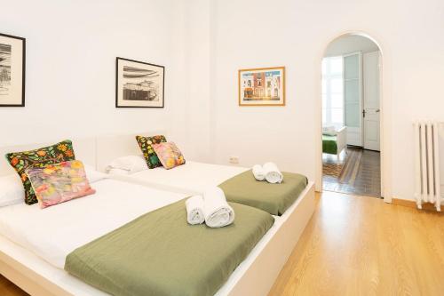 Apartamento Modernista 230 m - 7 Hab - Gran Vía Eixample - Grupos 13 pax- 4 baños- 8min a pie Passeig Gràcia photo 56
