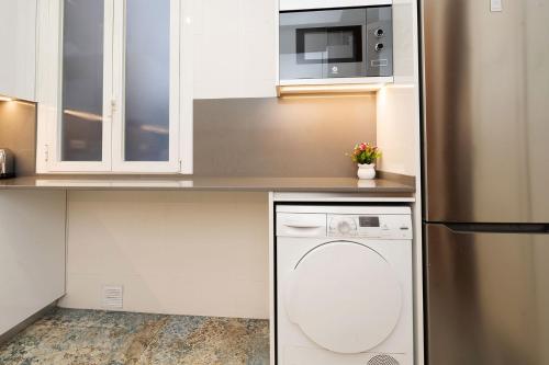 Apartamento Modernista 230 m - 7 Hab - Gran Vía Eixample - Grupos 13 pax- 4 baños- 8min a pie Passeig Gràcia photo 41