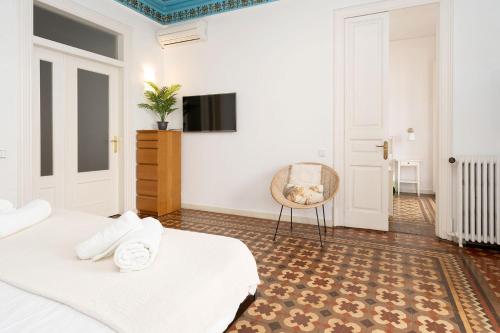 Apartamento Modernista 230 m - 7 Hab - Gran Vía Eixample - Grupos 13 pax- 4 baños- 8min a pie Passeig Gràcia photo 33