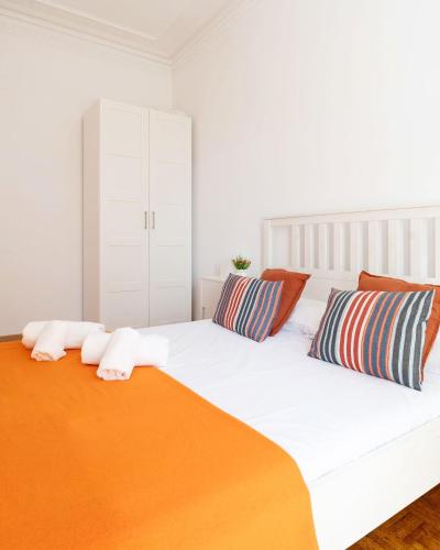 Apartamento Modernista 230 m - 7 Hab - Gran Vía Eixample - Grupos 13 pax- 4 baños- 8min a pie Passeig Gràcia photo 44