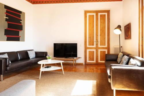 Apartamento Modernista 230 m - 7 Hab - Gran Vía Eixample - Grupos 13 pax- 4 baños- 8min a pie Passeig Gràcia photo 8