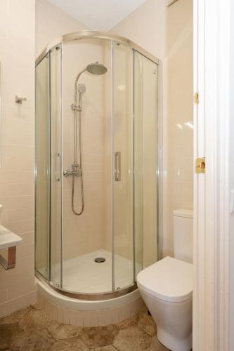 Apartamento Modernista 230 m - 7 Hab - Gran Vía Eixample - Grupos 13 pax- 4 baños- 8min a pie Passeig Gràcia photo 52