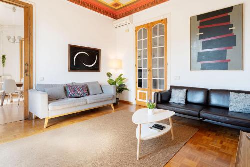 Apartamento Modernista 230 m - 7 Hab - Gran Vía Eixample - Grupos 13 pax- 4 baños- 8min a pie Passeig Gràcia photo 11