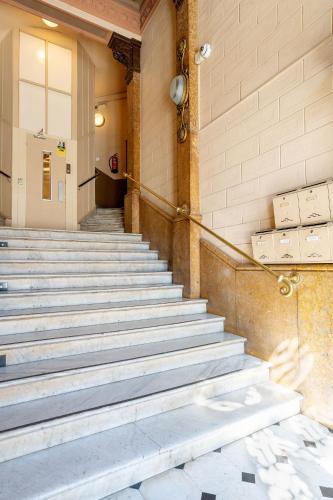 Apartamento Modernista 230 m - 7 Hab - Gran Vía Eixample - Grupos 13 pax- 4 baños- 8min a pie Passeig Gràcia photo 63