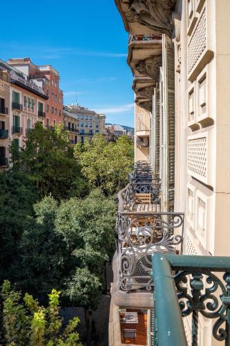Apartamento Modernista 230 m - 7 Hab - Gran Vía Eixample - Grupos 13 pax- 4 baños- 8min a pie Passeig Gràcia photo 66