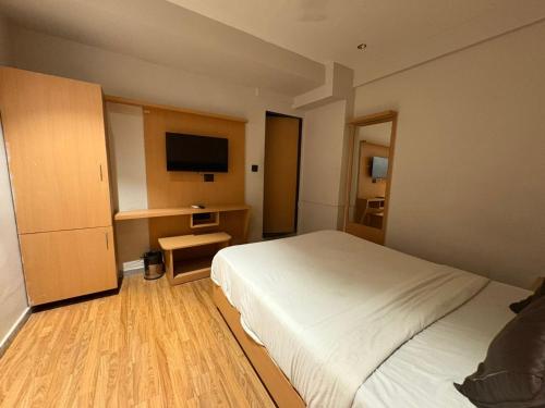 Un televizor și/sau centru de divertisment la Hotel Parimal View