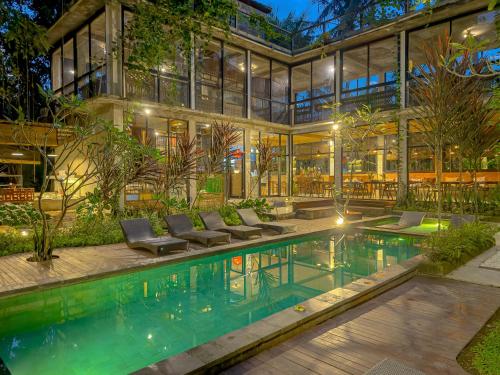 an exterior view of a building with a swimming pool at Gunung An Retreat in Ubud