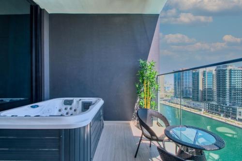 GuestReady - Balcony with Jacuzzi | Canal View