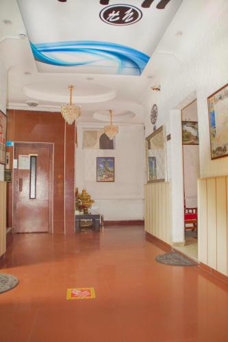 Ο χώρος του λόμπι ή της ρεσεψιόν στο Yunus Hotel