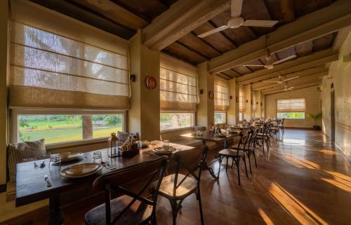 Ein Restaurant oder anderes Speiselokal in der Unterkunft Tehla Bagh 