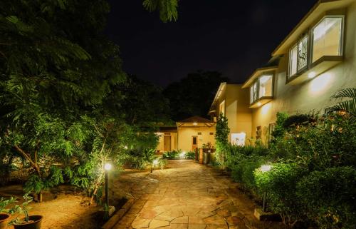 Ein Garten an der Unterkunft Tehla Bagh