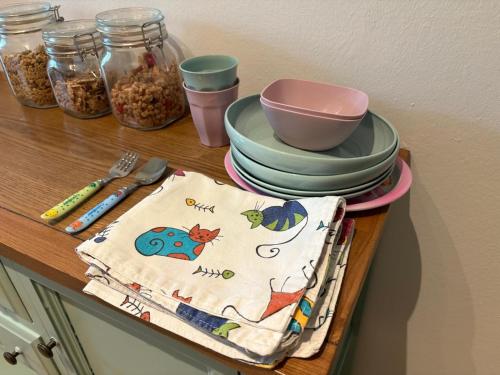 a wooden counter with bowls and plates and a napkin at B&B Il giardino segreto in Guarda Ferrarese