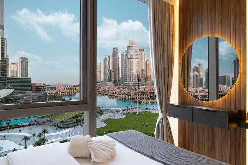 Luxury Grande Suites by Hostiva - Full Burj Khalifa Viewの敷地内または近くにあるプール