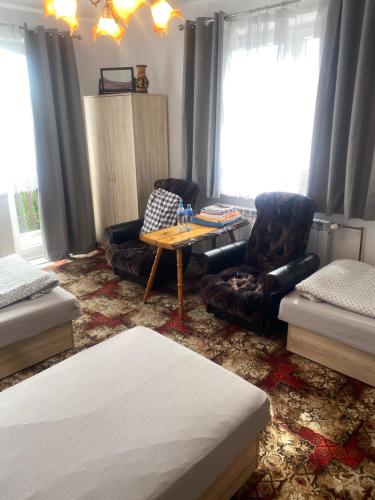 Cama o camas de una habitación en Pokoje na wynajem "Pod Lasem"
