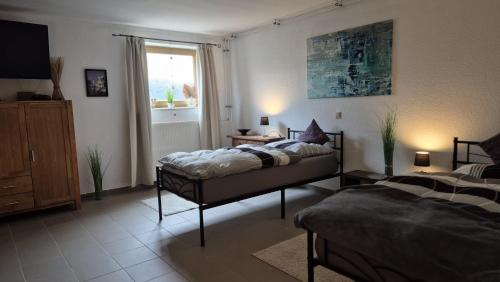 a bedroom with two beds and a window at Monteur FEWO in Boppard