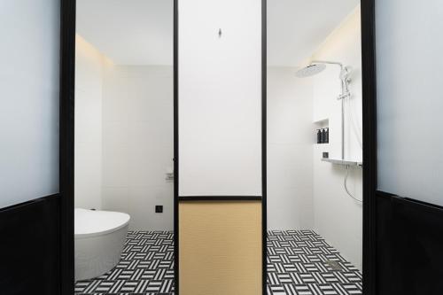a bathroom with a white toilet and a sink at Chengdu Chunxi Taikoo Li Su Beiting Serviced Apartment in Chengdu