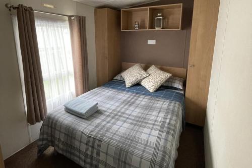 Katil atau katil-katil dalam bilik di Caravan - Sleeps 10 - Pet friendly - Parking