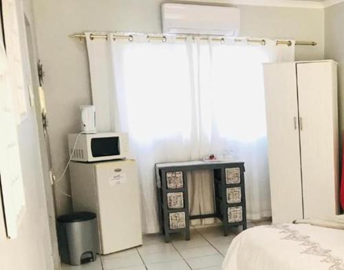 Η κουζίνα ή μικρή κουζίνα στο Sondela Bed and Breakfast