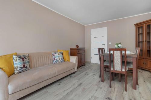 Family Apartment with a Workspace and Balcony close to the Old Town of Gdańsk by Noclegi Renters