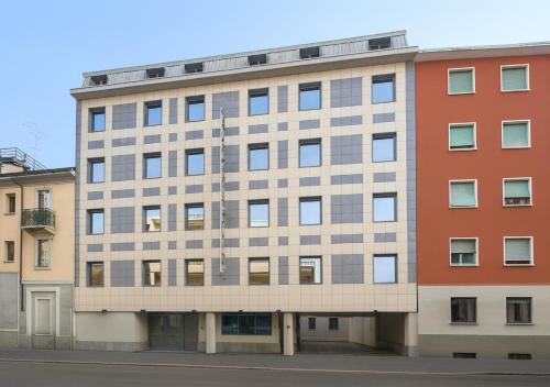 an apartment building in the middle of two buildings at Sechi Hotel Milano in Milan