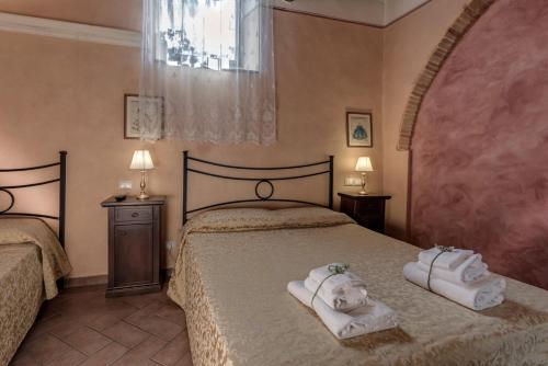 a bedroom with two beds with towels on them at Residence Le Gagli arde in Arezzo