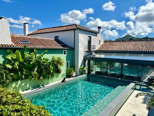 an image of a swimming pool in a house at Maison EMERAUDE in Rabo de Peixe