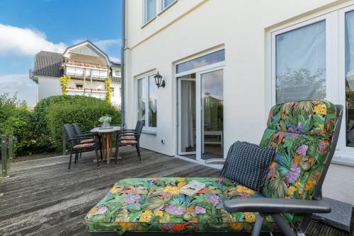a patio with a chair and a table at Hafen 13 Hafenblick 1 in Laboe