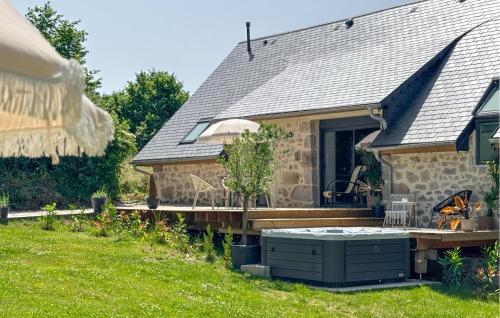 Zahrada ubytování Beautiful Home In Alleyrat With Wifi