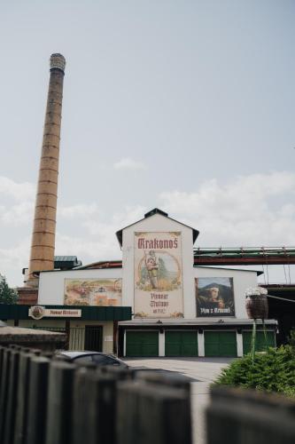 a building with a factory in the background at Apartmán Radvanička in Radvanice