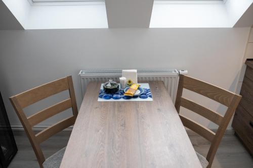a wooden table with a plate of food on it at Apartmán Radvanička in Radvanice