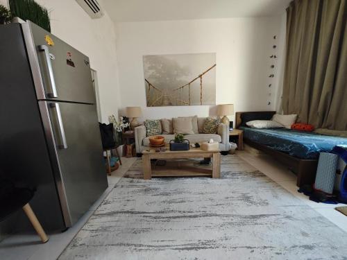 Spacious Villa Studio 12 mins from Airport