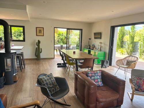 Et opholdsområde på Duingt, maison 165m2, jardin 8pers