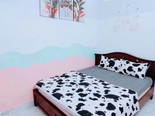 Ένα ή περισσότερα κρεβάτια σε δωμάτιο στο Rose Homestay