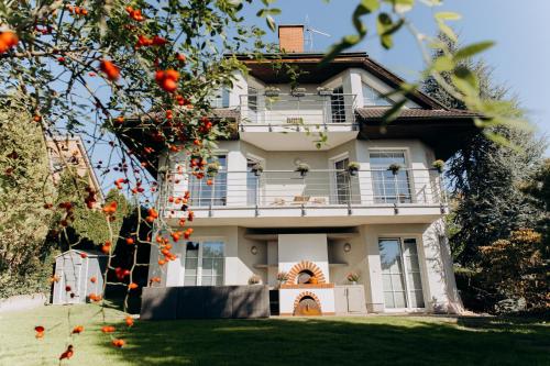 DiamondVilla, 4 bedroom Apartment, garden & spa