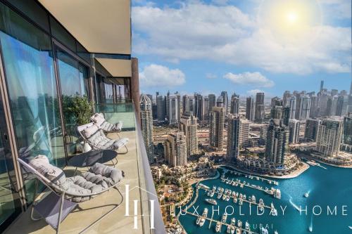 LUX The Marina Gate Sea View Suite 2