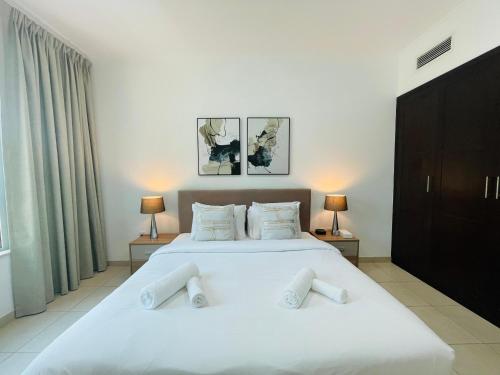 Postel nebo postele na pokoji v ubytování Residences 1 Tower 5 E2 - 2BR Apartment - Allsopp & Allsopp