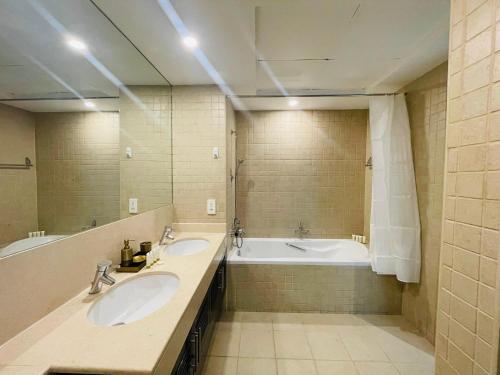 Koupelna v ubytování Residences 1 Tower 5 E2 - 2BR Apartment - Allsopp & Allsopp