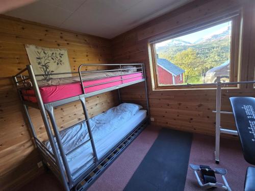 two bunk beds in a room with a window at Brendefur Panorama in Lii