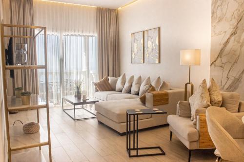 Stylish Two-Bedroom Apartment Overlooking the Sea by Hala Homes