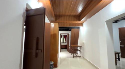 a hallway with a wooden ceiling and a door at Aavasa Blu in Ullāl