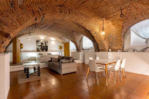 Posezení v ubytování Dungeon Apartment