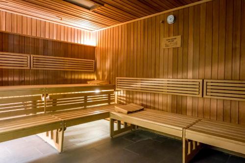 a row of wooden benches in a sauna at Heidehotel Bad Bevensen in Bad Bevensen