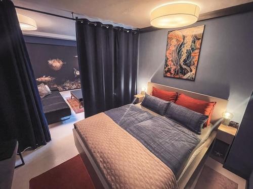a bedroom with a bed with a black curtain at Wunderschönes Loft-Apartment im grünen Hamburg in Hamburg