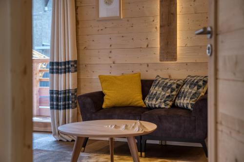 Posezení v ubytování Flocons de Sel - Relais & Chateaux