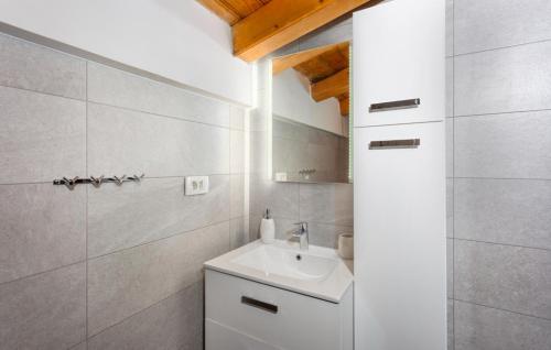 Ένα μπάνιο στο Villa Nino with view - Lovran by Villas Guide