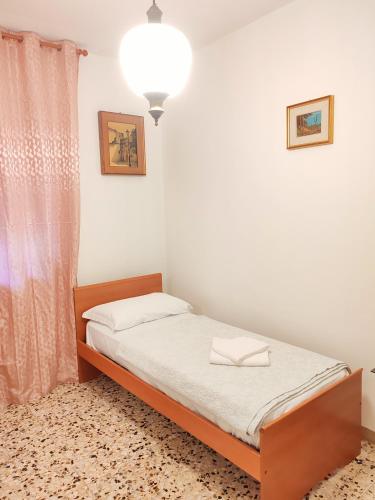 Postel nebo postele na pokoji v ubytování Tarak palace Inn