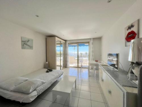 Rocamare 2, by Welcome to Cannes