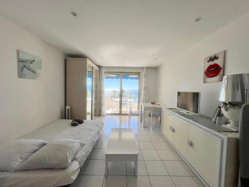 Rocamare 2, by Welcome to Cannes