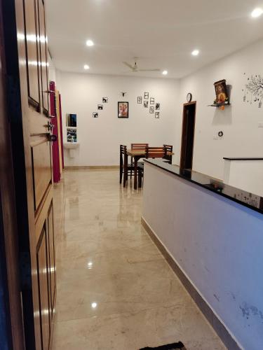 a room with a counter and a dining room at Asprin Homestay in Munnar